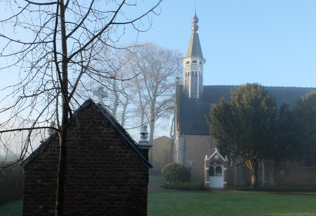 Charming Arty Studioflat, Overlooking The Domain Of A 17Th Century Chapel An Ideal Location For Business Travellers And Peace Seekers Tielrode Екстер'єр фото